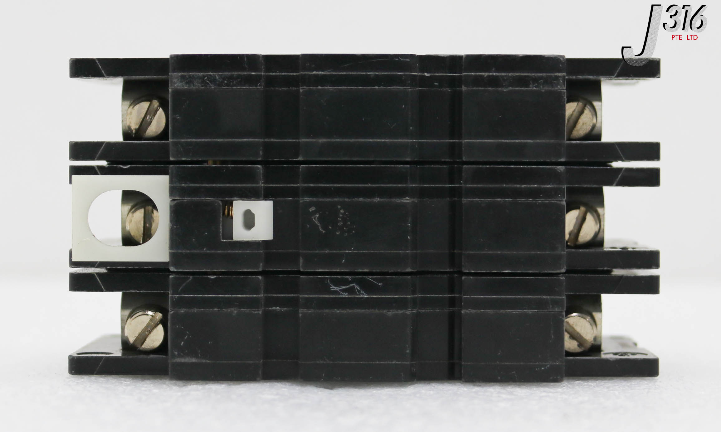 MAY 様 34525 SCHNEIDER ELE SQUARE D 3-POLE CIRCUIT BREAKER, QOU SERIES